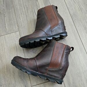 Sorel Women's Joan of Arctic Wedge II Chelsea boots in brown pebbled leather.